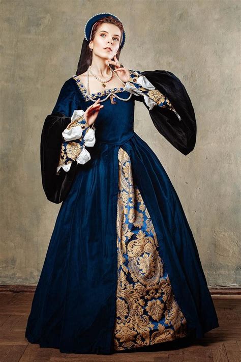 16th century tudor fashion.